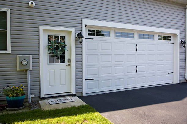 24/7 Emergency Garage Door Panel Replacement experts in Muscatine, IA
